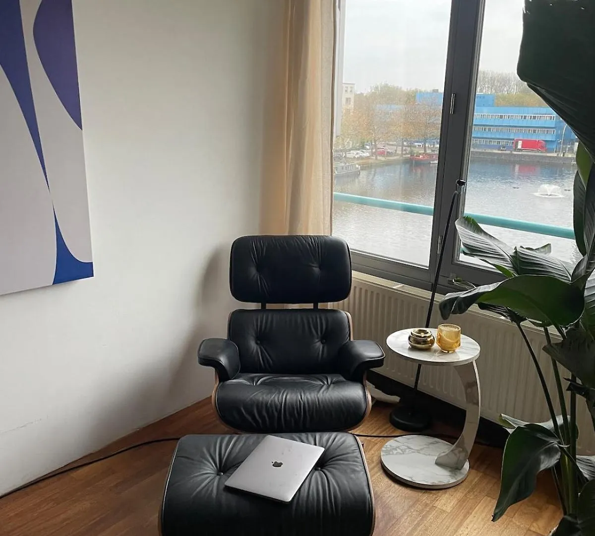 Large West Amsterdam Apartment With Balcony