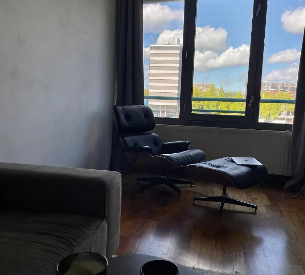 Large West Amsterdam Apartment With Balcony