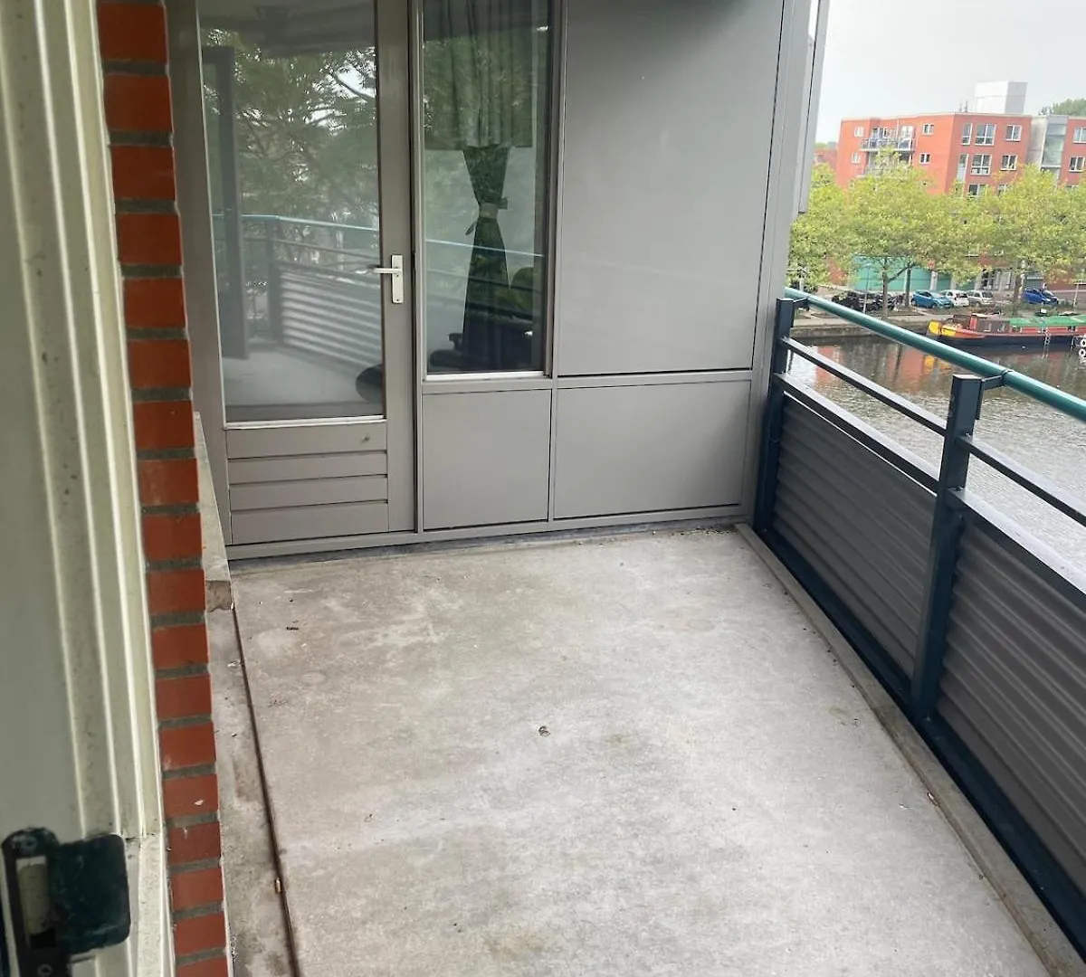 Large West Amsterdam Apartment With Balcony