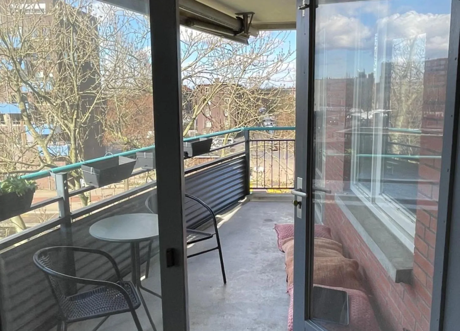 Large West Amsterdam Apartment With Balcony