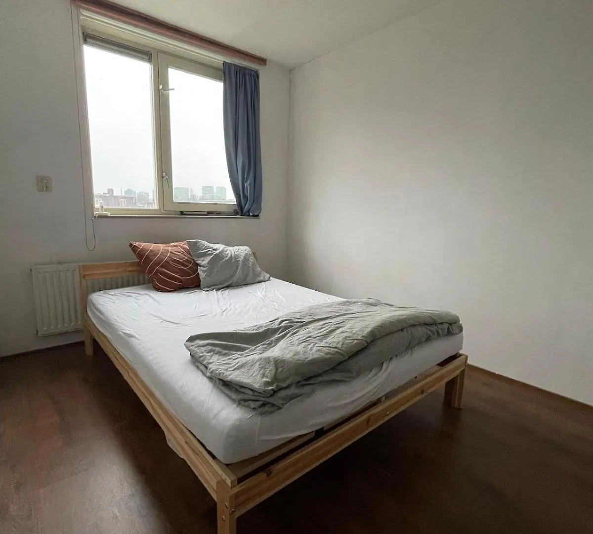 Large West Amsterdam Apartment With Balcony